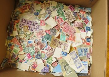 Eine Sammlung von Briefmarken, die nicht werthaltig sind. - Sammlung von Briefmarken aller Art direktankauf-1